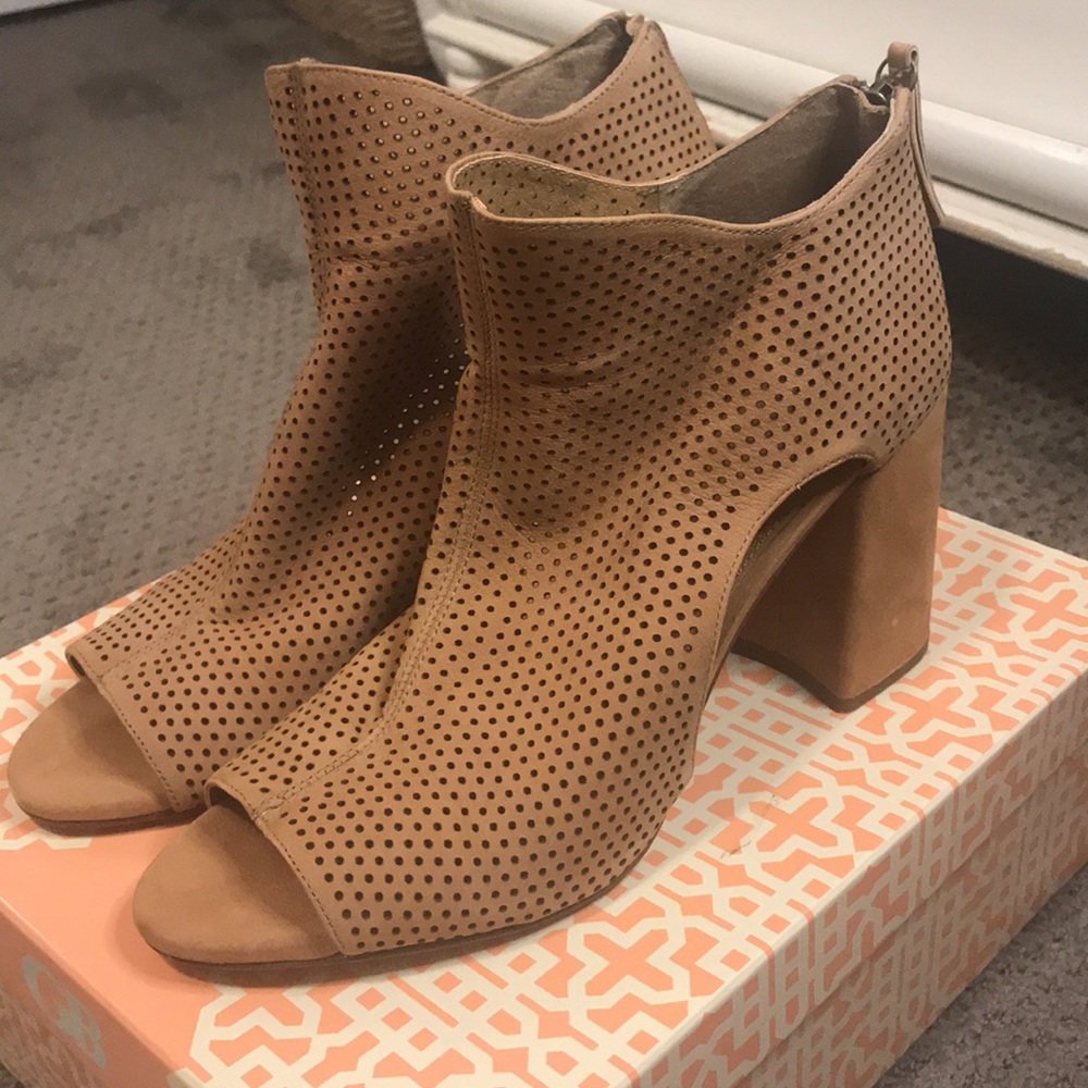 Gianni Bini Elleh-Vated heels